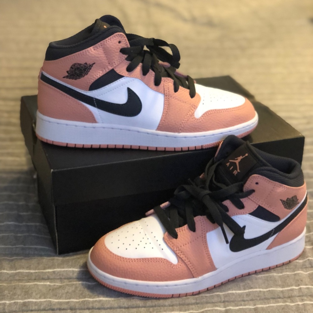 Air Jordan 1 Mid (GS) pink quartz